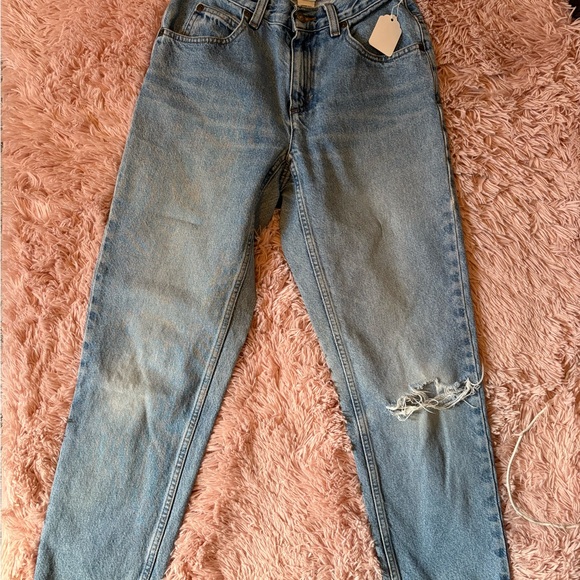 Liz Claiborne Denim - Liz Claiborne Distressed (Size 25P)